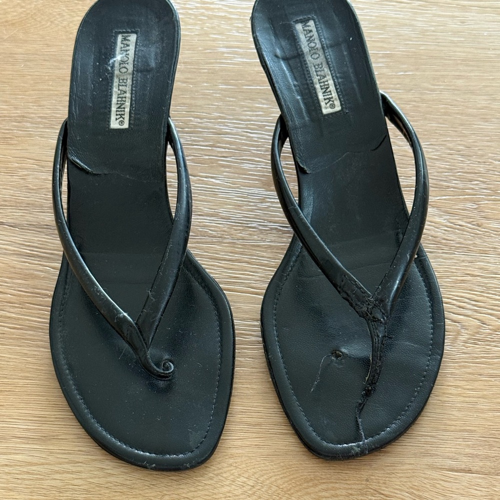 Vintage Manolo Blahnik Black Thong Kitten Heel Sandals - Picture 3 of 7
